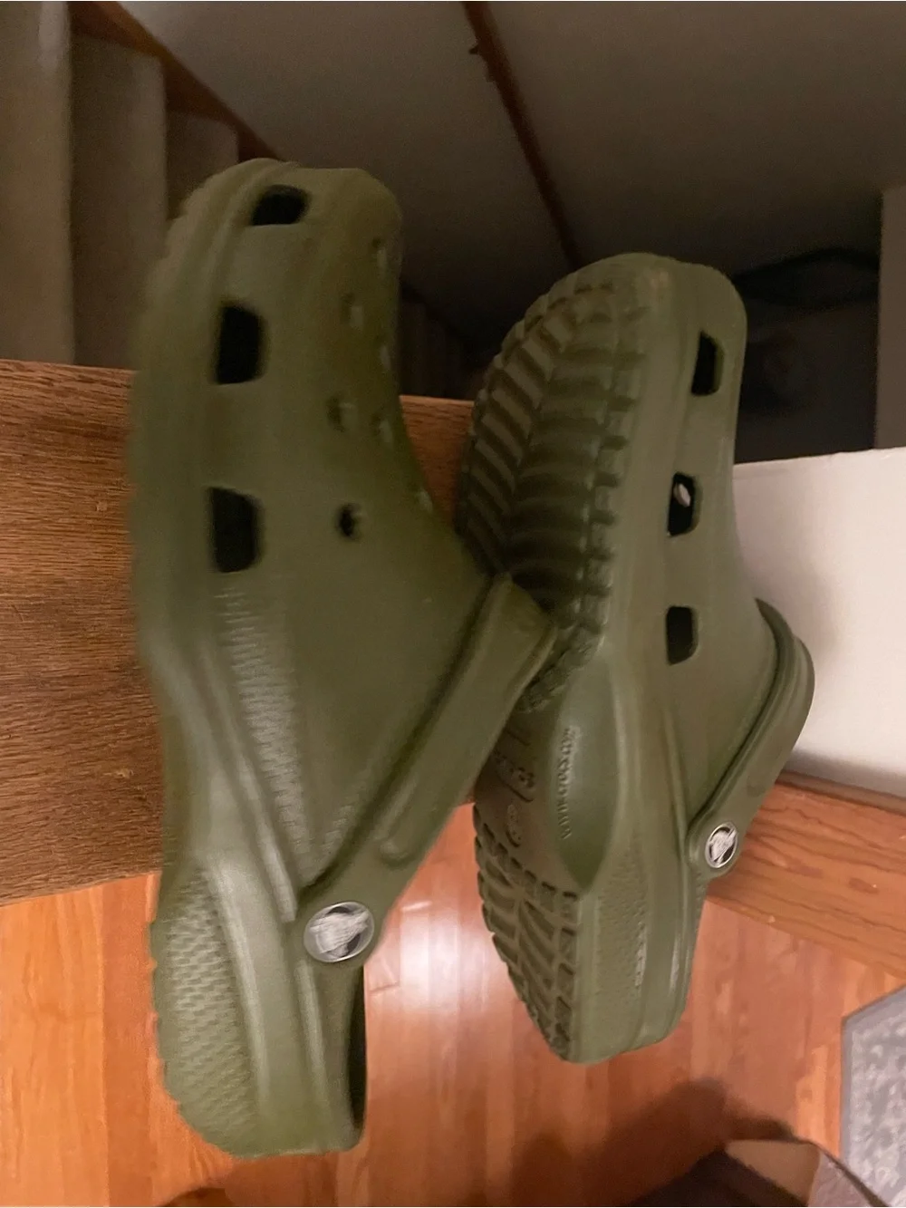 OLIVE GREEN CROCS MEN’S SIZE 11